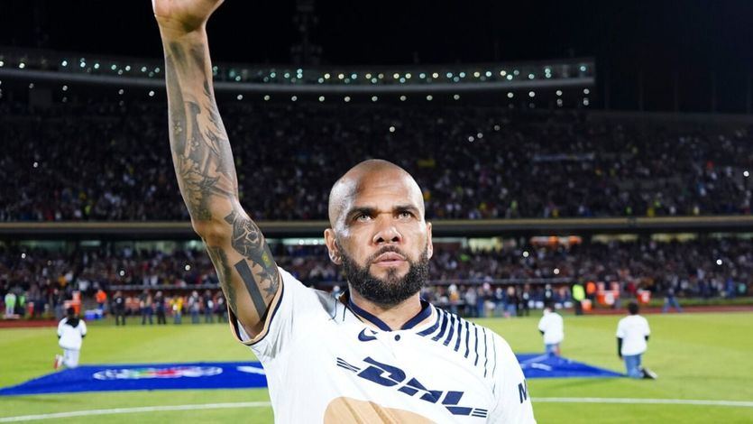 Dani Alves con los Pumas de la UNAM