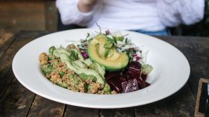 Receta vegana: Ensalada de quinoa y aguacate