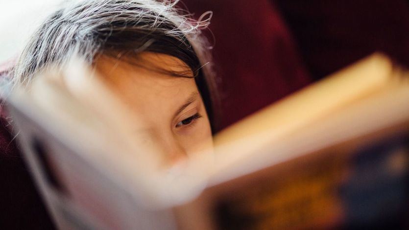 Jóvenes leyendo