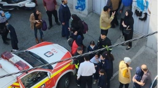 Ambulancia en la escuela de Jajroudi, en Teherán