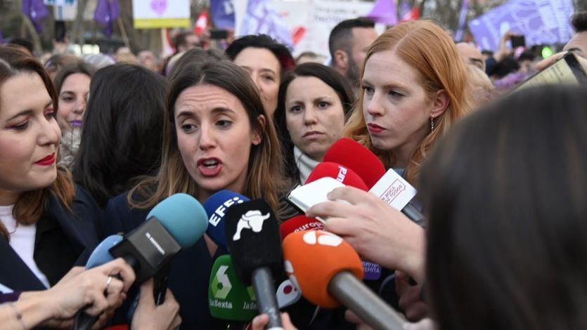 Irene Montero y la cúpula de Igualdad, en la manifestación del 8-M