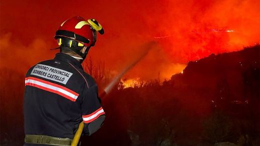 Más de 4.000 hectáreas quemadas y 1.500 vecinos desalojados por el incendio en Castellón