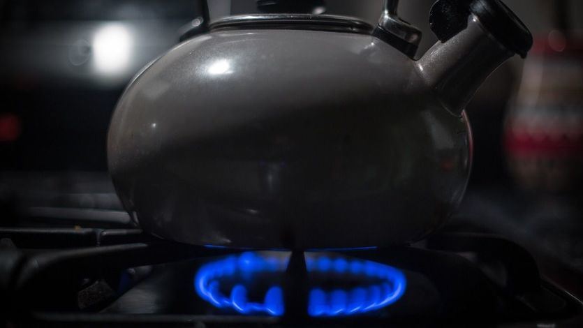 La tarifa regulada de gas natural para los hogares bajará un 30% en abril