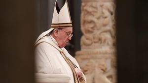 El papa Francisco recibe el alta: "Todavía estoy vivo"