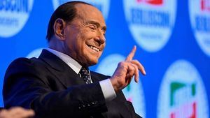 Desvelan por qué Berlusconi está en la UCI: padece leucemia