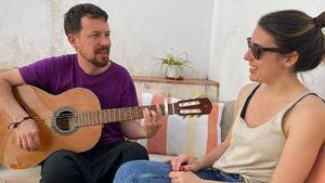 La foto de Pablo Iglesias e Irene Montero y la falsa raya de coca