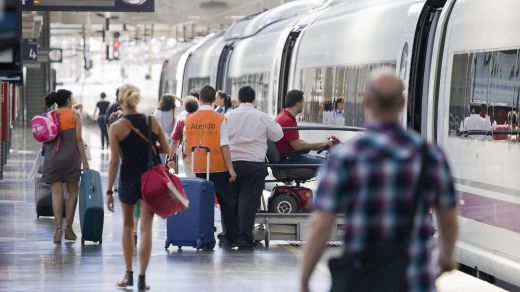 Renfe ofrece un millón de plazas en sus trenes para viajar en el Puente de Mayo