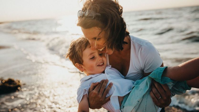 Una madre con su hijo