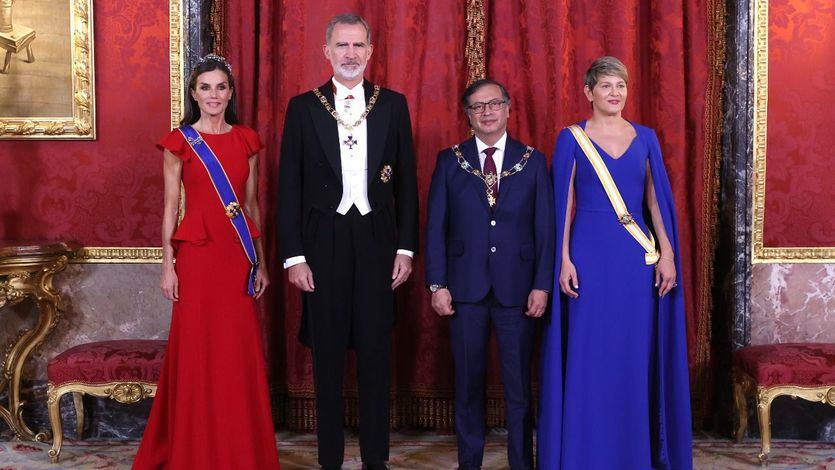 Los reyes de España junto al presidente de Colombia, Gustavo Petro, y su mujer, Verónica Alcocer
