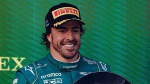 Fernando Alonso sorprende en Miami contestando en español