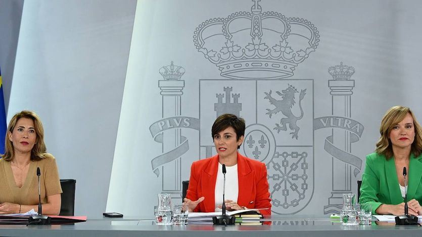 Raquel Sanchez, ministra de Transportes;Isabel Rodriguez, portavoz del Gobierno y Pilar Alegria, portavoz del PSOE