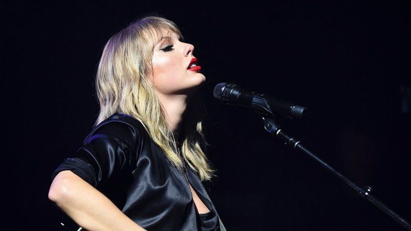Un fan de Taylor Swift intenta vender sus lentillas por 10.000 dólares después de ver a la cantante