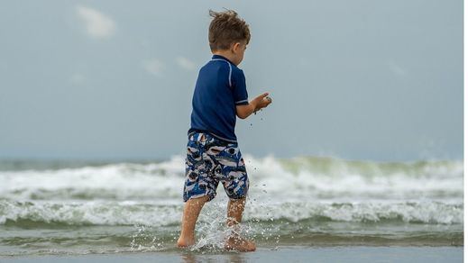 Niño en la playa