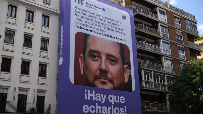 Lona de Podemos contra el PP