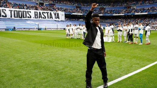 Vinicius, homenajeado en el Bernabéu
