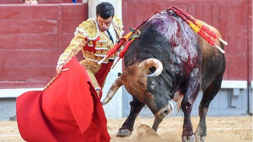 Uno de los pases en redondo con los que Emilio de Justo inició su faena a su segundo toro.