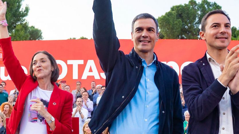 Pedro Sánchez, en un mitin con Reyes Maroto y Juan Lobato