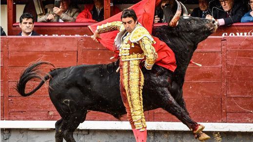 Una de las bernadinas con las que Miguel Ángel Perera finalizó su faena al cuarto toro de la tarde.