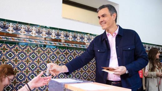 Pedro Sánchez ejerciendo su derecho a voto