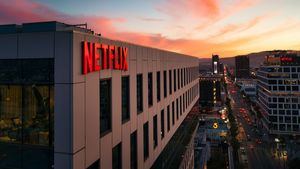 La OCU pide a Netflix que cambie la polémica política de cuentas compartidas