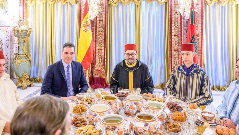 Pedro Sánchez, en una cena con el rey de Marruecos