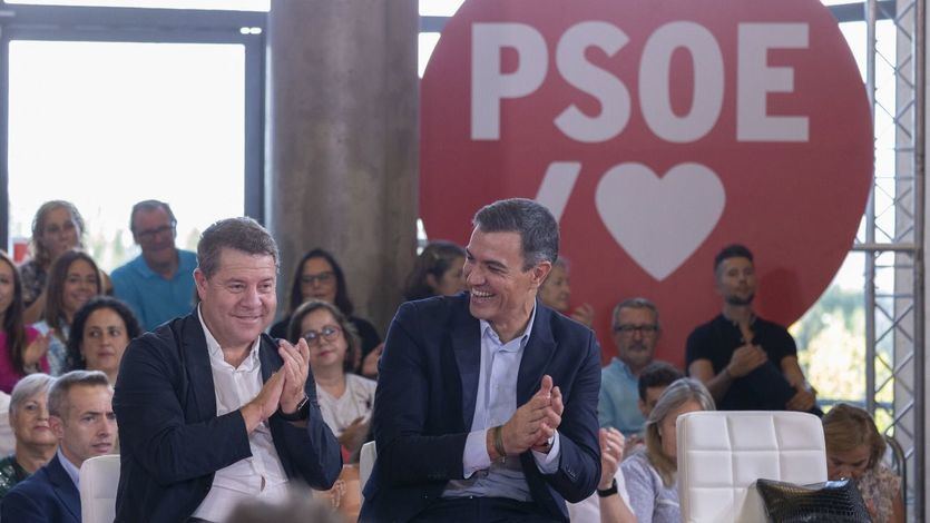 Pedro Sánchez, en un acto de campaña con Emiliano García-Page