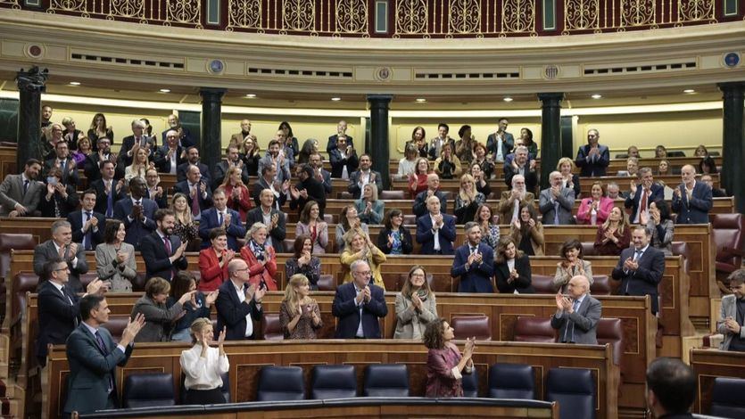 Aplausos a la ministra Montero en el Congreso