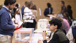 La Junta Electoral decide si pide el DNI para el voto por correo y si permite evitar la mesa electoral por vacaciones