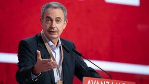 Zapatero pide que no se reescriba la historia: "Bajo mi Gobierno se terminó, se entregó y se rindió ETA"