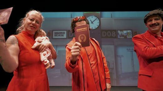 Los legendarios Yllana se van de viaje internacional sin salir del Teatro Alfil con 'Passport', su nuevo espectáculo (vídeo)