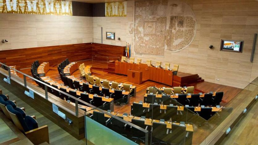 La sala de plenos de la Asamblea de Extremadura