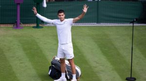 Carlos Alcaraz comienza asustando a sus rivales en su debut en Wimbledon