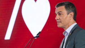 Sánchez presenta el programa electoral del PSOE, el más social y 'podemizado' de su historia