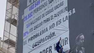 Colectivos antidesahucios boicotean la lona de Desokupa en Madrid