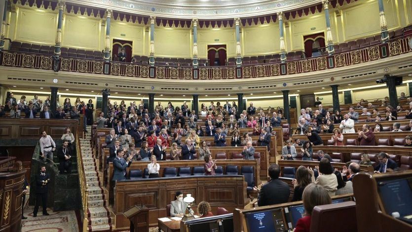 Aplausos a la ministra Montero en el Congreso