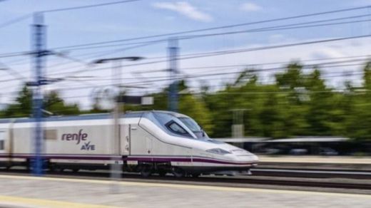 Renfe ofrece diariamente 300.000 plazas en más de 1.000 trenes para facilitar la movilidad en este período vacacional