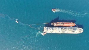 La policía de Gibraltar detiene al capitán del buque causante del vertido de fuel en Algeciras