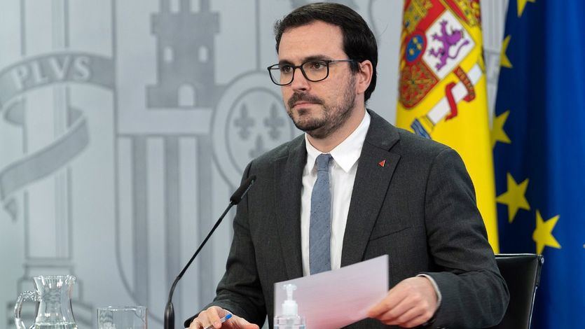 Garzón se despide sancionando: varias aerolíneas lowcost pagarán caro cobrar por el equipaje de mano