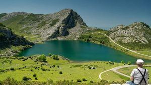 Asturias cierra el acceso a los Lagos de Covadonga para vehículos privados