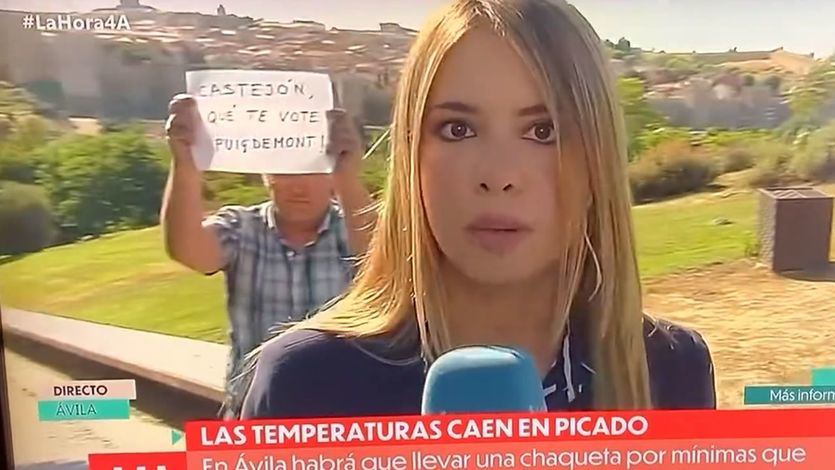 El espontáneo con el cartel de 'Castejón, que te vote Puigdemont'
