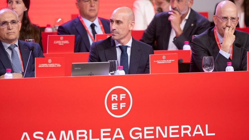 Asamblea de la RFEF presidida por Rubiales