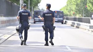 Un ex policía se atrinchera con varios rehenes en Alzira, Valencia