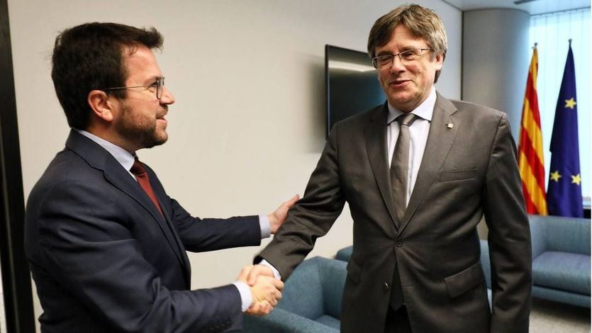 Pere Aragonés y Carles Puigdemont, en un encuentro en el Parlamento Europeo