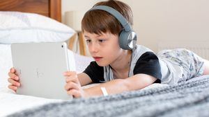 Los pediatras advierten del uso excesivo de las pantallas en los niños