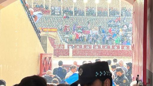 El agua que cayó con fuerza media hora antes del inicio del festejo obligó a suspenderlo.