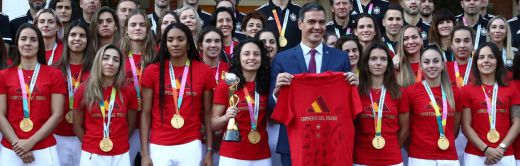 Pedro Sánchez con la selección española femenina de fútbol