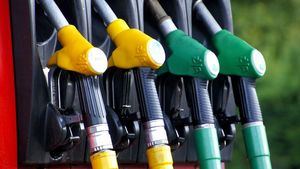 Arabia Saudí confirma que el precio de los combustibles seguirá subiendo