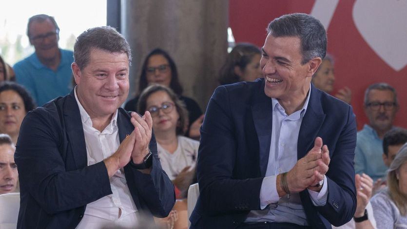 Pedro Sánchez, en un acto de campaña con Emiliano García-Page