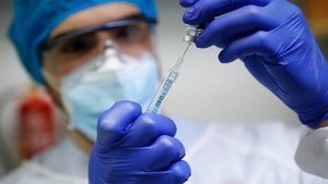 Arranca la vacunación contra gripe y coronavirus en pleno pico de contagios