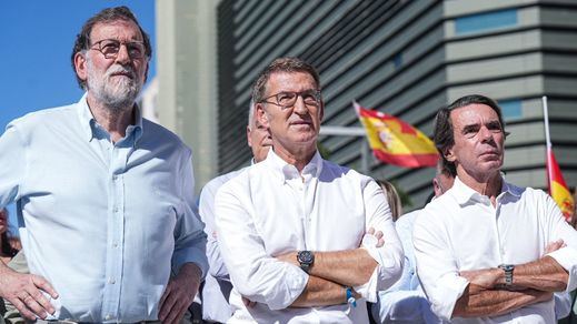 Feijóo, con los ex presidentes Rajoy y Aznar
